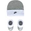 Nike Set Due Pezzi Cappello e Stivaletto Calzini, Grigio/Bianco, 0-6 Mesi Unisex-Bimbi