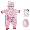BABY born 830307 Tutina di Pasqua 43cm - per Bambini Dai 3 Anni in Su - Facile per Mani Piccole - Include Tutina, Uovo & Adesivi