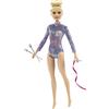 Barbie -Ginnasta, Bambola Bionda con Coloratissimo Body, 2 Bastoni e Nastro, Giocattolo per Bambini 3+ Anni, GTN65
