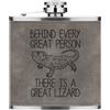 Gift Base Dietro Ogni Great Persona È Un Lizard 170ml Simil Pelle Hip Flask Grigio Scherzo