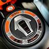 Resin Bike Adesivi Moto compatibile con KTM 890 Adventure R 2021. Protezione Tappo Serbatoio da Urti e Graffi. Adesivo Resinato con Effetto 3D - Made in Italy