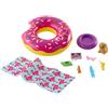 Barbie Set di Arredamenti da Esterno con Ciambella Donut Galleggiante, Cagnolino Che Spruzza Acqua e 8 Accessori a Tema, Bambola Non Inclusa, Giocattolo per Bambini 3 + Anni, FXG38