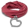 Vestopazzo sciarpa gioiello in tessuto jersey rosso chiaro con pendente cuore realizzato a mano in alluminio 100% riciclato. Nickel tested AL18044