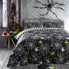 Bedlam Copriletto Halloween Ragni Bedlam - Singolo (140 x 200cm) - Reversibile (2 Design) - Grigio a Quadretti - Luminoso al Buio - Reti di Ragni - Biancheria Halloween - Decorazioni