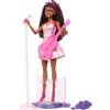 Barbie Carriere - Pop Star 65 Anniversario, bambola cantante mora con 10 accessori a tema inclusi tra cui palco, chitarra e microfono con asta, giocattolo per bambini, 3+ anni, HRG43