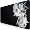 TITANWOLF - XXL Tappetino per Mouse da Gioco - Gaming Mousepad Extra Grande 900 x 400mm - Mousepad Pad con Base in Gomma Antiscivolo - Spessore 3mm - Nero - Modello Koi Tattoo 3