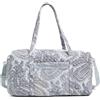 Vera Bradley Borsone da viaggio grande da donna, in cotone, taglia unica, Paisley morbido cielo, Taglia unica, Borsone da viaggio grande in cotone