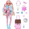 Barbie - Barbie Extra Fly, bambola viaggiatrice con look a tema neve, tuta rosa luccicante e cappotto alla moda, 15+ accessori per lo styling inclusi, giocattolo per bambini, 3+ anni, HPB16