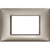 Vimar 14653.74 Plana Placca 3 Moduli, in Metallo, di Dimensioni 12 x 8 x 0.9 cm, Colore Nichel Perlato