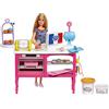 Barbie - Siamo in Due Playset Caffetteria con bambola Malibu e 18 accessori a tema pasticceria, tra cui pasta da modellare e stampi, Giocattolo per Bambini 5+ Anni, HJY19