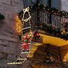 SelfTek Luci Decorative Natalizie a Scala con Babbo Natale Rampicante, Decorazioni Natalizie a LED con 8 Modalità di Luce per Interno, Esterno, Giardino (160cm/5.25ft, Bianco Caldo)