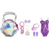Barbie Vestiti, borsa da spiaggia deluxe clip-on con costume da bagno e cinque accessori a tema per bambole Barbie multicolore, Multicolore, L