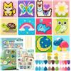 Pllieay Kit per Principianti di Punto Croce Bambini, Kit di Ricamo per Principianti Include 10 Pezzi di Tela in Plastica con Diversi Motivi, 14 Fili Colorati, Istruzioni e Scatola Colorata.
