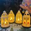 JINGTOPS 4 Pezzi Lanterne Natalizie Decorazione, LED Lanterna Babbo Natale Appendere,Pendenti Lampada Senza Fuoco Candela, Lampada Esterno/Interno Decorata con Albero Babbo Natale Alci Pupazzo di Neve13x7 cm