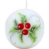 Dekohelden24 Elegante candela a sfera, candela da tavolo, candela decorativa, candela di cera con motivo natalizio, 10 cm, con rami di abete e bacche, in bianco, rosso e verde.