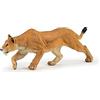 PAPO 50251 - Statuetta con leone che insegue il Regno degli animali, multicolore