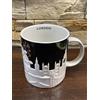 Starbucks Tazza London in Rilievo, Altezza 10,5 cm, Diametro 9,3 cm. Lavabile in lavastoviglie e Adatto al Forno a microonde.