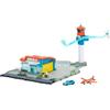 Matchbox - Decollo in Aeroporto, playset con torre di controllo e controller, pista, hangar e due veicoli, include un aereo e 1 Audi in scala 1:64, giocattolo per bambini, 3+ anni, JBW37