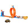 Hot Wheels Monster Trucks - Sfida Trofeo Gira e Capovolgi, playset con 2 modalità di gioco, pista e truck Bigfoot 50° anniversario incluso, giocattolo per bambini, 4+ anni, JBX64