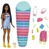 Barbie-Siamo in Due Brooklyn in Campeggio, Bambola Mora con Cagnolino, Zaino, Sacco a Pelo e Accessori da Campeggio, Giocattolo per Bambini 3+ Anni, HDF74