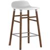Normann Copenhagen - Sgabello bar Form - Bianco - Noce - Designer Simon Legald