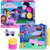 Gabby's Dollhouse, Stanza dei Giochi Purr-ific con la macchinina Giocattolo Carlita, Accessori, mobili e Scatola con Sorpresa, per Bambini dai 3 Anni in su, Multicolore, 6064149