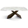 Tavolo FIGARI in vetroceramica bianco arabesco nero con gambe a X in metallo bronzo, allungabile 180×90 cm - 260×90 cm