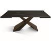 Tavolo FIGARI in vetroceramica matt golden nero con gambe a X in metallo bronzo, allungabile 180×90 cm - 260×90 cm