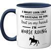 Stuff4 Tazza da 325 ml, con manico blu navy, idea regalo per gli amanti dei cavalli, regalo di Natale per donne e uomini, con scritta in lingua inglese in My Head I'm Horse Rider, 325 ml