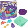 Kinetic Sand, Playset Castelli di Sabbia, Sabbia cinetica con Vaschetta, Sabbia Magica, Sabbia Colorata a Sorpresa 454gr, 3 Formine Incluse, Giocattoli per Bambini e Bambine, 3+ Anni
