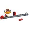 Mattel CARS - Pista di Lancio Piston Cup, set lungo 50+ cm con salti, acrobazie e 2 modalità di gioco, veicolo di Saetta McQueen incluso, giocattolo per bambini, 4+ anni, JDJ02