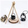 QUOHE Accessori Casa delle Bambole, Accessori Natalizi Porta per Gnomo Miniatura Legna da Ardere Caldaia Falò Pozzo del Fuoco Nevicare, 1/12 Mini Piccolo Attrezzo Natale Decorazioni Fai Da Te Bambini Regalo