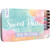 TOPP Brush Pen Lettering Designdose Sweet Pastel: Dose (19 x 11,5 cm), 6 Brush Pens mit Fineliner-Spitze in Gelb, Orange, Rosa, Hellgrün, Hellblau und Grau, 5 Design Paper Karten, 2 Transferstickerbogen
