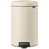 Brabantia - NewIcon Pattumiera a Pedale 20L - Cestino Media per Cucina - Coperchio con Chiusura Soft-Touch - Funzionamento Agevole a Pedale - Secchio Interno Rimovibile - Soft Beige - 29 x 38 x 47 cm