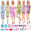 Xerteam 28 vestiti e accessori per bambole, 5 accappatoi pigiami, 7 maschere, 3 pantofole, 13 accessori per il bagno, vestiti e accessori per dormire, set compatibile con bambola Barbie da 29,2 cm