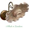 Ceramica Sarda Applique artigianale sarda con piatto pavoncella ondulato struttura nero oro fatta a mano in ceramica 1XE27 400/NORO/20