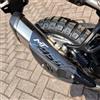 Resin Bike Adesivi Moto Compatibile con CF MOTO 450 MT 2024-2026 Protezioni Marmitta da Urti e Graffi. Adesivi Resinati con Effetto 3D Made in Italy