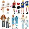 Xerteam 23 vestiti e accessori per bambole, compatibili con bambole Barbie, moda campus sport stile 1 maglione 4 top 2 gonna 2 jeans 6 scarpe 5 borsa 3 accessori, stile campus americano per bambole da 30 cm