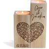 FranJohnsonHouse Portacandele in legno inciso personalizzato con nomi personalizzati e data, Speciale Set di 2 candelabri, Cuore inciso con bellissimi ornamenti, Regalo di nozze o anniversario per coppia (Design 1)