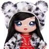 Na! Na! Na! Surprise Serie Cozy,LEONA WHITE,Bambola alla moda di peluche inspirata a un leopardo, con capelli neri, berretto, vestito e borsellino a clip,Da collezionare,Età: 5+ anni, 119364EUC
