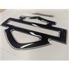 Generico hd badge Stemma logo decal dimensioni compatibili con i modelli Harley D. COPPIA di adesivi resinati, effetto 3D. Per SERBATOIO,CASCO,BORSE LATERALI. dimension 95x71 mm (nero/argento)