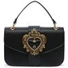 Braccialini Baroque Borsa a spalla in similpelle di colore rosa, con spallaccio regolabile e portabile anche a tracolla, sulla quale spicca una fibbia dorata a forma di cuore con dettagli cristalli