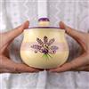 City to Cottage® Zuccheriera con Coperchio in Ceramica con Fantasia Lavanda Viola e Crema| Realizzata e Dipinta a Mano | Vasetto per il Miele o Marmellata