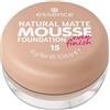 Essence Cosmetics Fondotinta Natural Matte Mousse, Opacizzante, Coprenza, Risultato Immediato, Opaca, 16 g