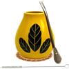 Mate Green Yerba Mate-Tee Kalebasse Set Mate Tazza da tè Hoja Yellow 350 ml ● Tazza da tè in ceramica giallo ● Cannuccia Bombilla 19 cm ● Tappi in sughero ● Spazzola per la pulizia ● Tazza in ceramica