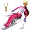 Barbie - Sport Invernali Sciatrice Paralimpica, Bambola Mora Alta 30,4 cm con Maglia, Pantaloni, Casco, Guanti, Palo, Monosci e Trofeo, Giocattolo per Bambini 3+ Anni, HCN33