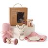 WOODEN TEETHER Regalo per neonato, set regalo per bambini di 6 pezzi maschio e femmina - asciugamani da bagno, bavaglini, giocattoli in legno, sonaglio coniglietto all'uncinetto e carte delle tappe, confezione