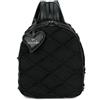 Braccialini Beth Jeans Zaino in denim nero con dettagli sfrangiati e un charm logato rimovibile a forma di cuore che la impreziosisce.