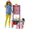 Barbie Playset Maestra con Capelli Biondi, Piccola Allieva, Lavagna Girevole e Accessori, FJB29