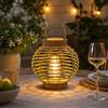 Garden Mile® Lanterna solare da giardino in rattan, illumina il tuo spazio esterno con stile, lampada LED da appendere per patio, 23 cm (terra)
